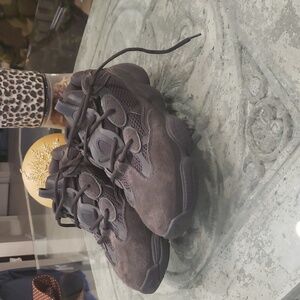 ADIDAS YEZZY 500 UTILITY BLACK SHOES SIZE 9.5 LIKE NEW